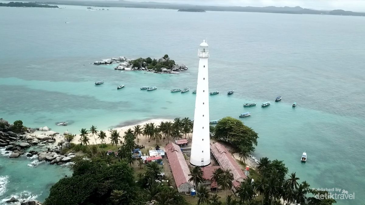 Hopping Island Asyik di 'Surga Belitung' yang Ikonik